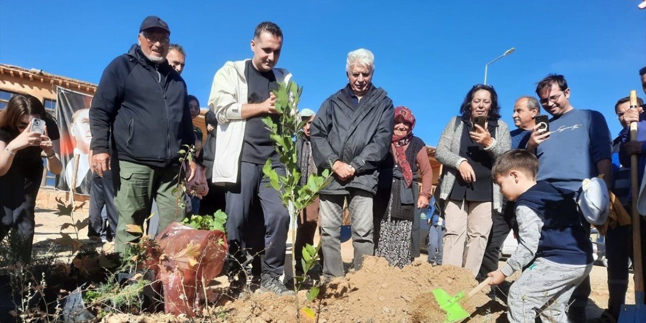 Sonsuz Şükran'da fidanlar toprakla buluştu