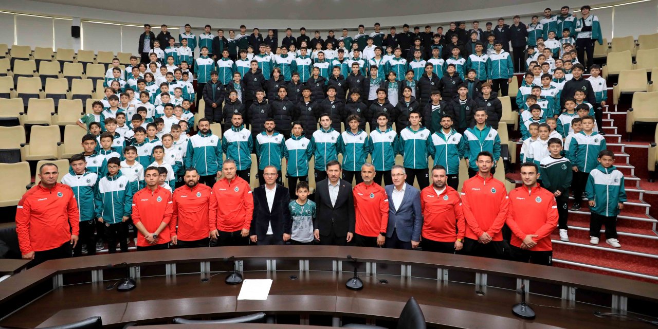 Başkan Kılca, Karatay Belediyespor’un futbol takımlarını ağırladı