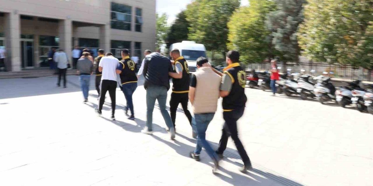 Karaman'da çeşitli suçlardan aranan 52 kişi yakalandı