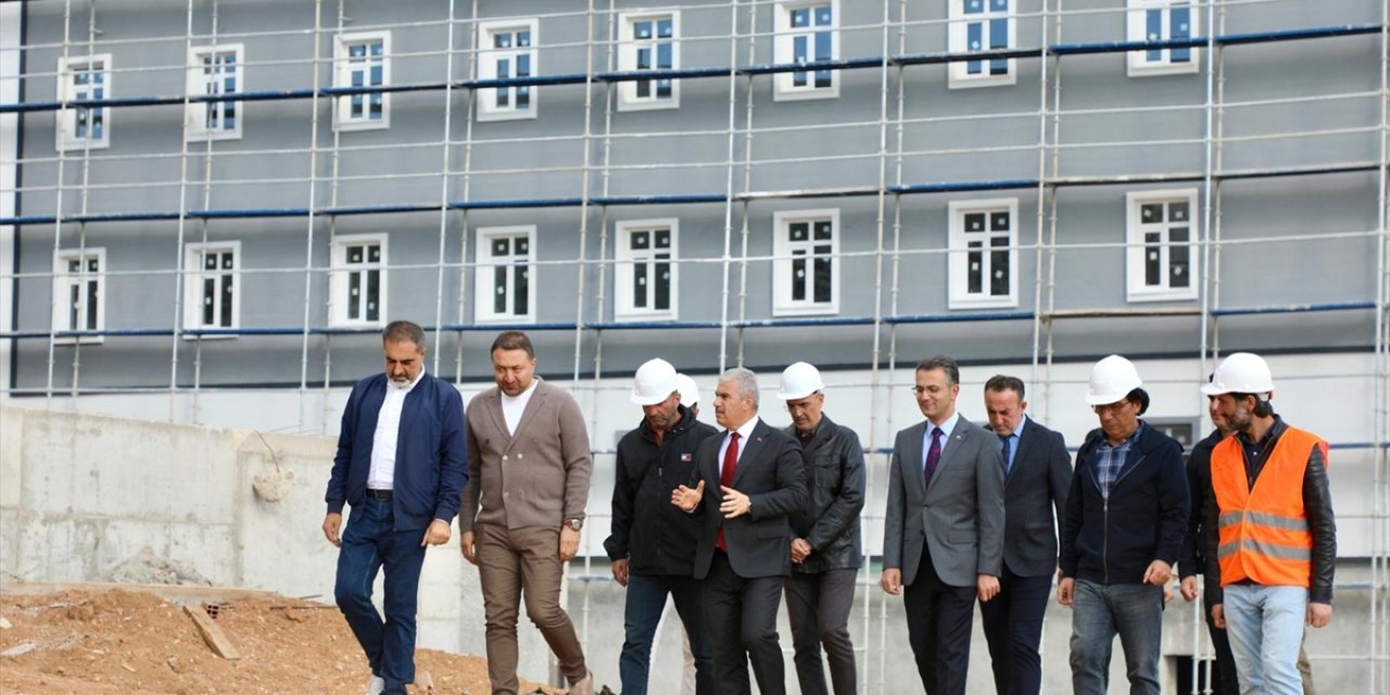 Konya Valisi Akın 600 öğrenci kapasiteli yurt projesini inceledi