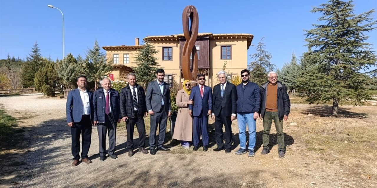 Maldivler Büyükelçisi Hüyük'ü ziyaret etti