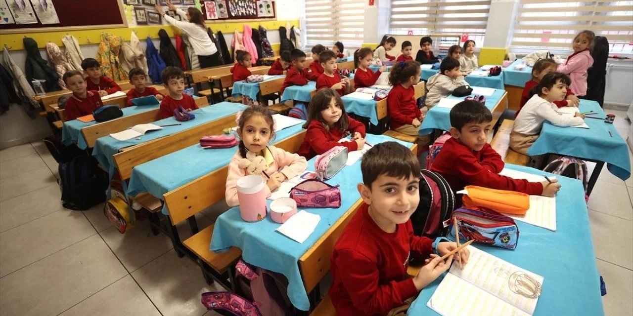 Okullarda ders zili çaldı