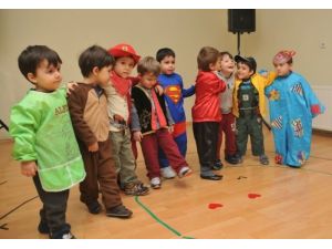 Anaokulu Öğrencilerinin Eğlenceli Kıyafet Balosu