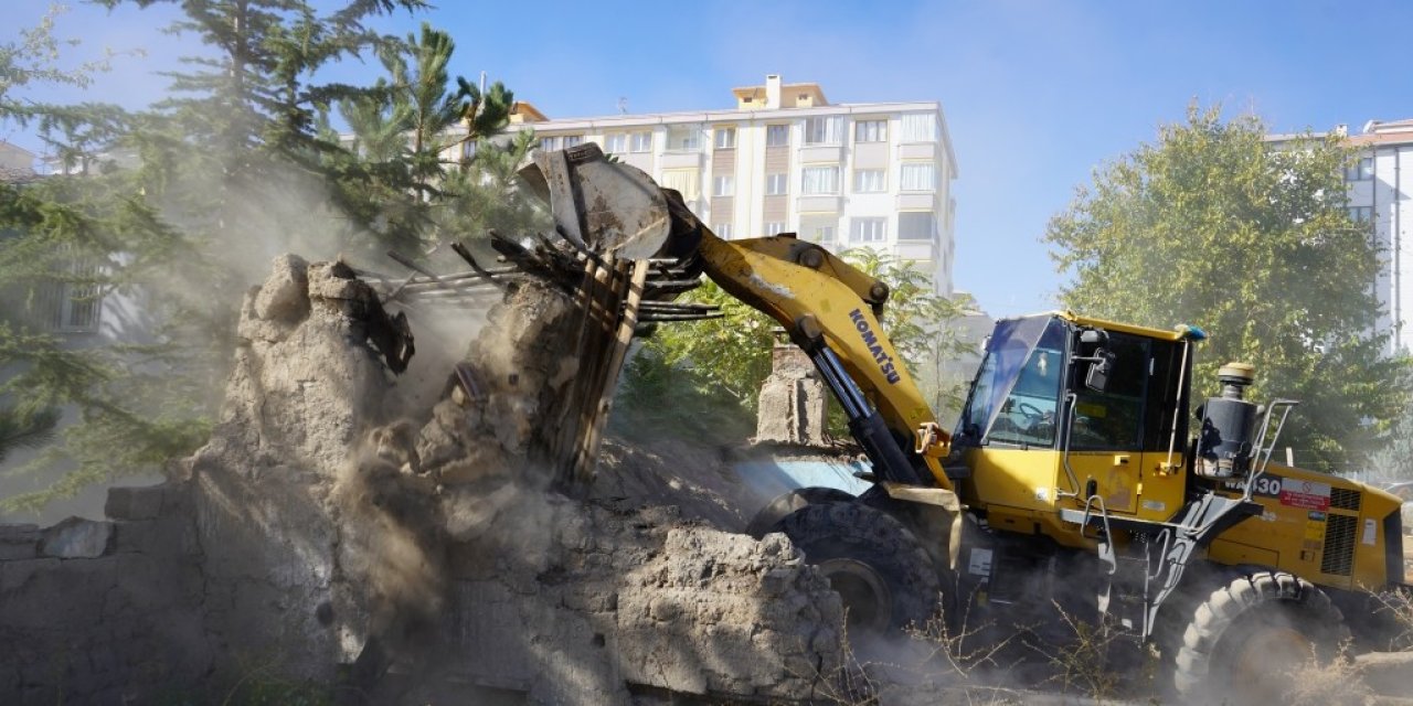 Ereğli'de virane yapılar yıkılıyor
