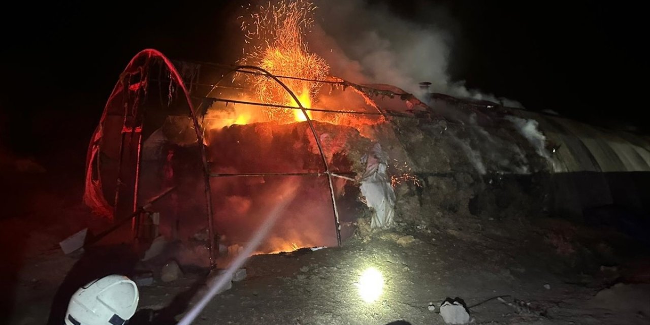 Konya'daki yangında 20 ton saman kül oldu