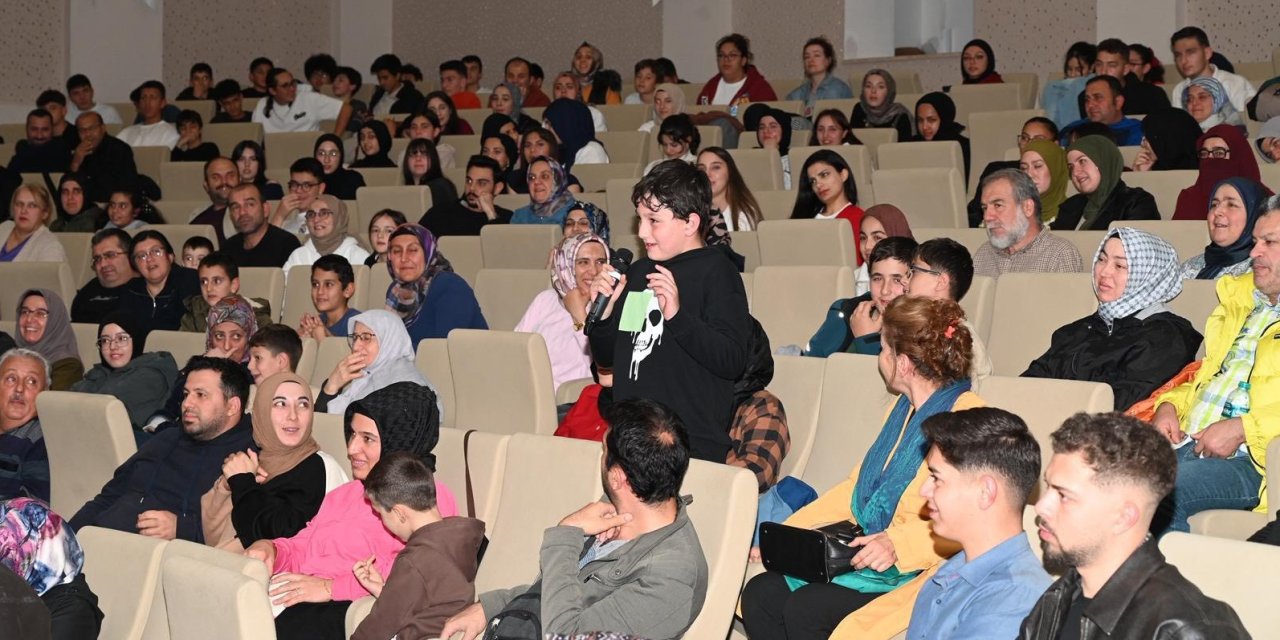 Elifoğlu dijital dünyanın etkilerini anlattı