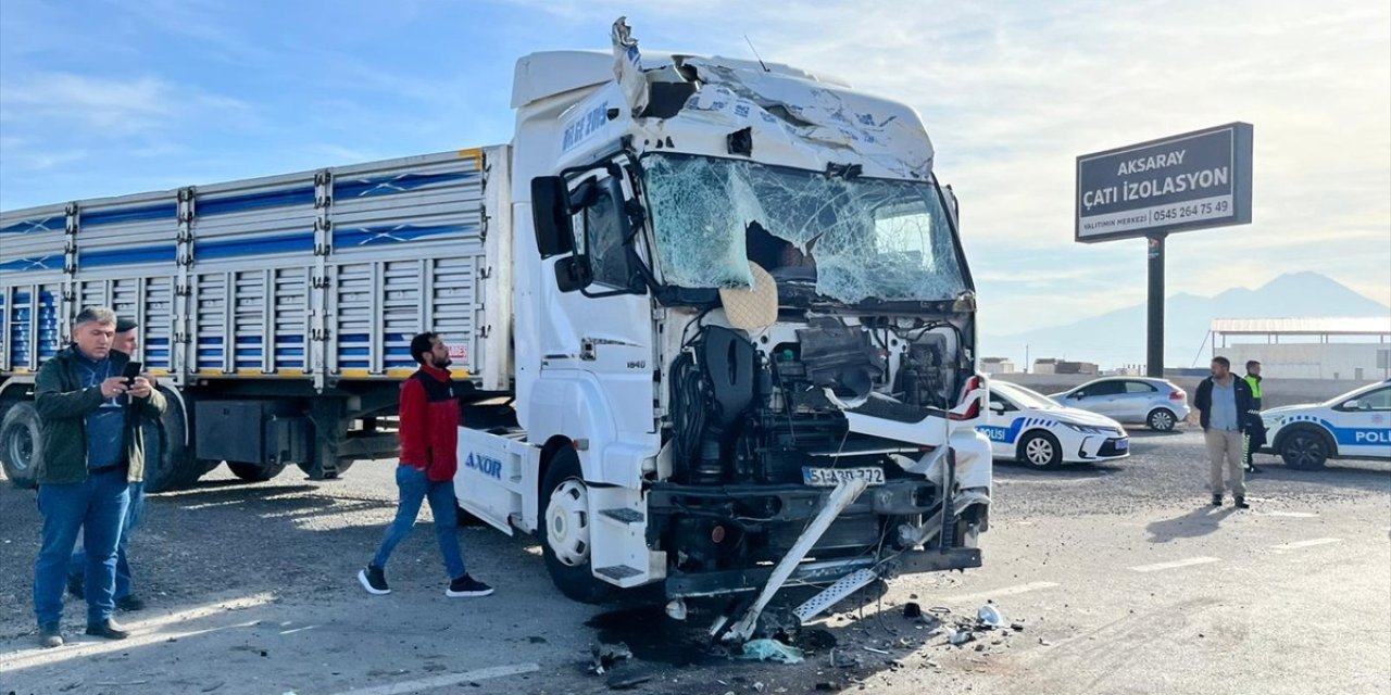 İki tırın çarpıştığı kazada 1 kişi yaralandı