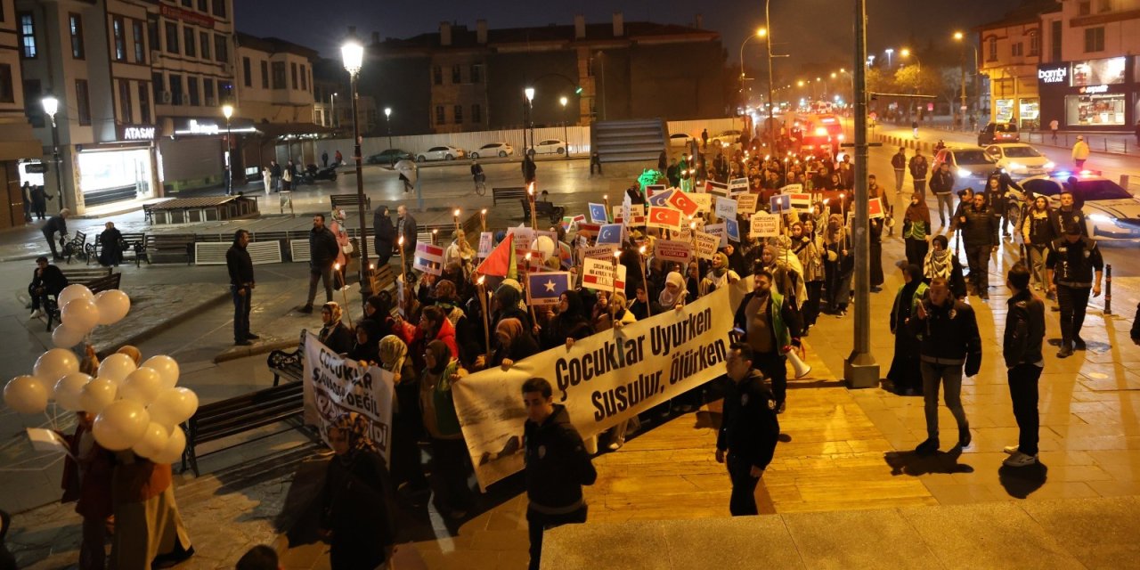 Konya'da mağdur çocuklar için yürüdüler