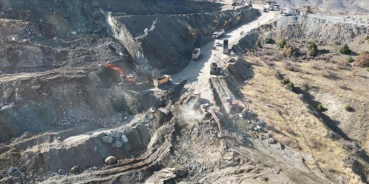 Şantiye müdürü 8 gündür göçük altında