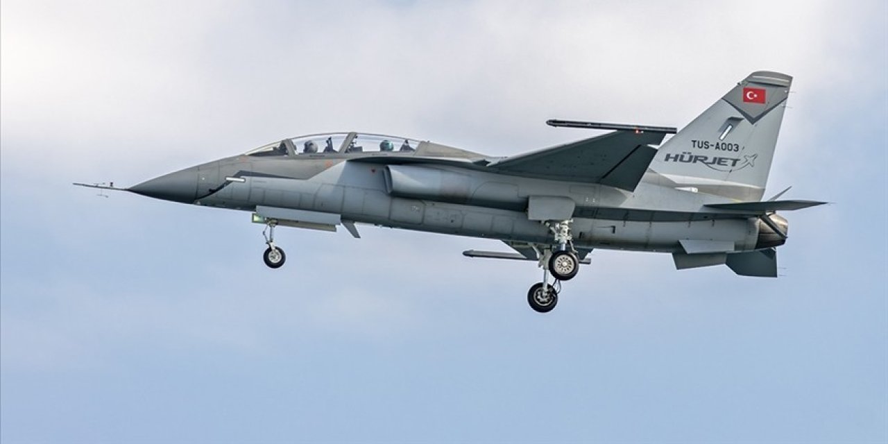 HÜRJET 3 koldan hedefe ilerliyor