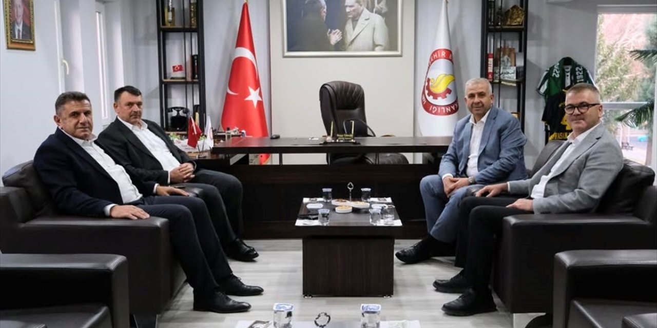 Parti değiştiren başkana ziyaretler