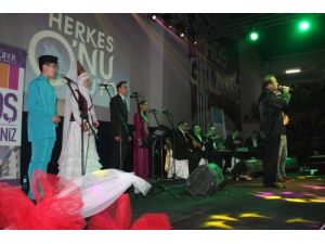 Peygamber Sevdası Salona Sığmadı