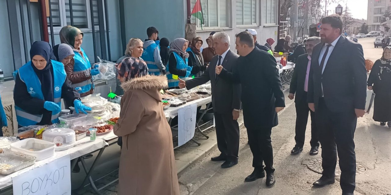 Filistin için hayır çarşısı kuruldu