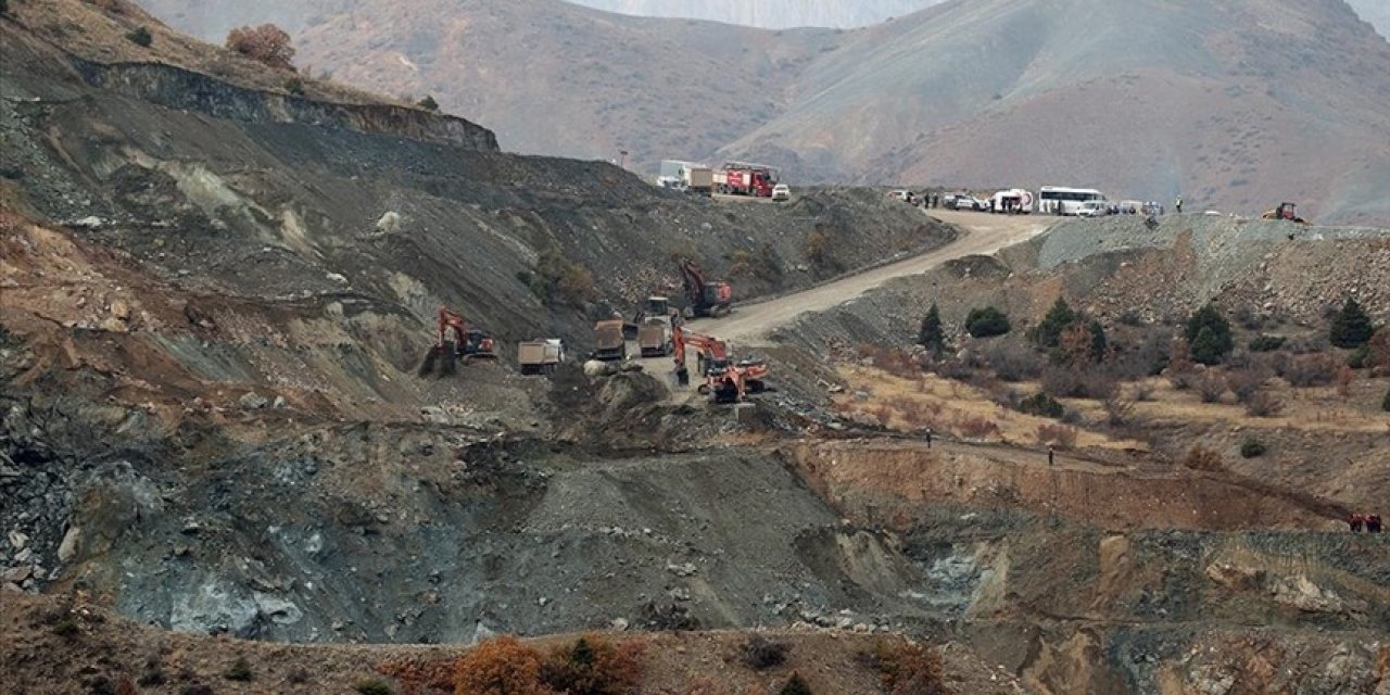 Şantiye müdürü 12 gündür göçük altında