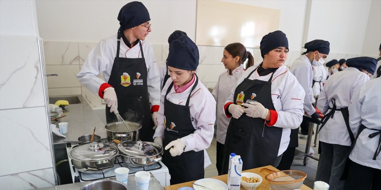 Konya'da özel çocuklardan yemek yarışması