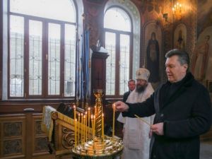 Ukrayna’da Cumhurbaşkanı Ve Devlet Erkanı Suyla Vaftiz Oldu