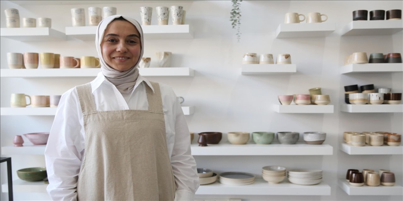 Sanat tarihçisi kadın, kurduğu atölyeyle seramik sevgisini mesleğe dönüştürdü