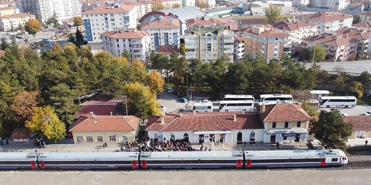 Turistik Tuz Ekspresi'ne ziyaretçi akını