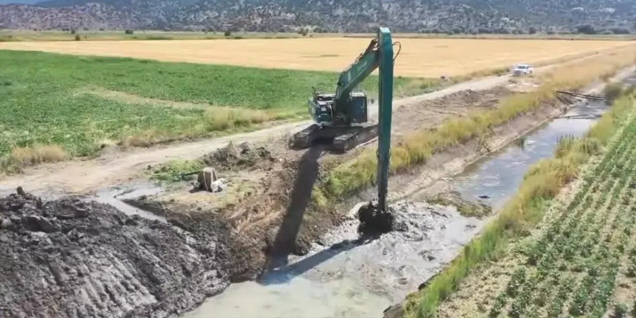 DSİ Seydişehir'de drenaj kanallarını temizledi