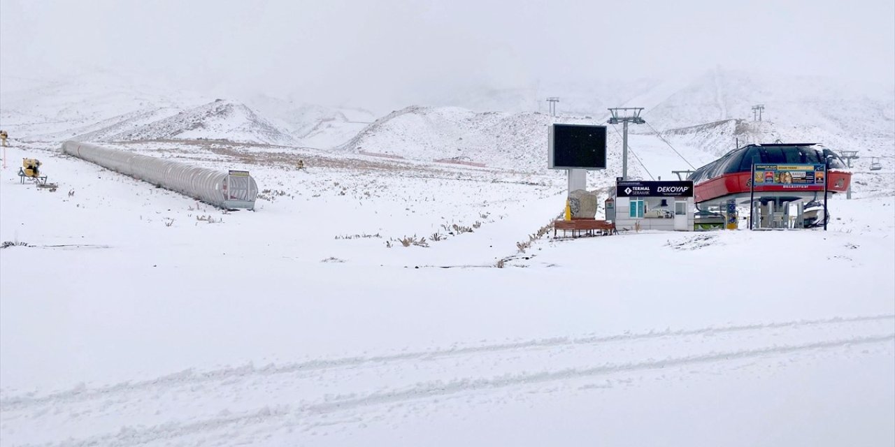 İç Anadolu'nun en yüksek dağına kar yağdı