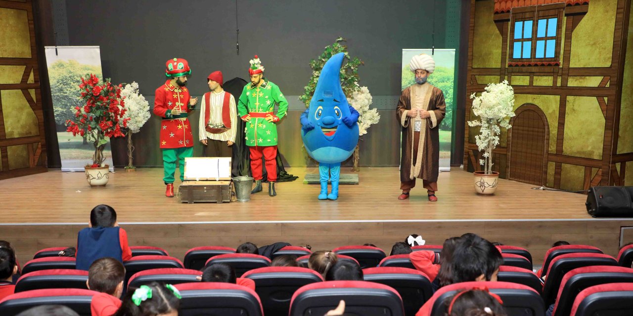 Karatay'dan öğrencilere tiyatro etkinliği