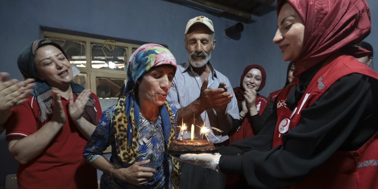 Baba ve engelli kızına Türk Kızılay'dan sürpriz