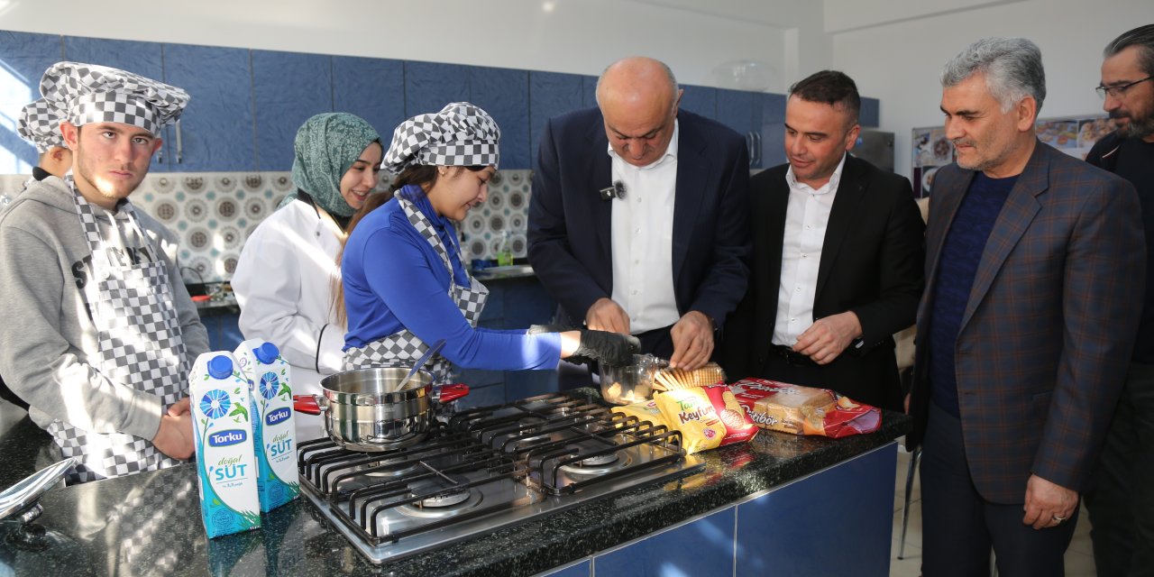 Erkoyuncu özel eğitim öğrencileriyle buluştu