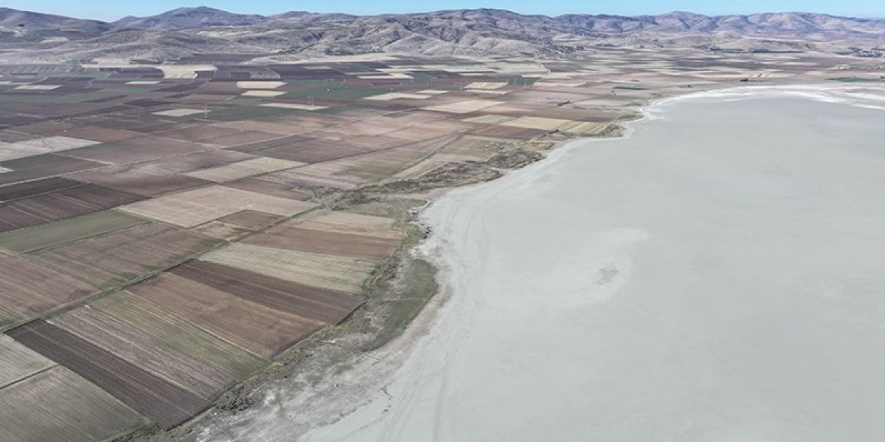 Tamamen kuruyan göl sessizliğe büründü