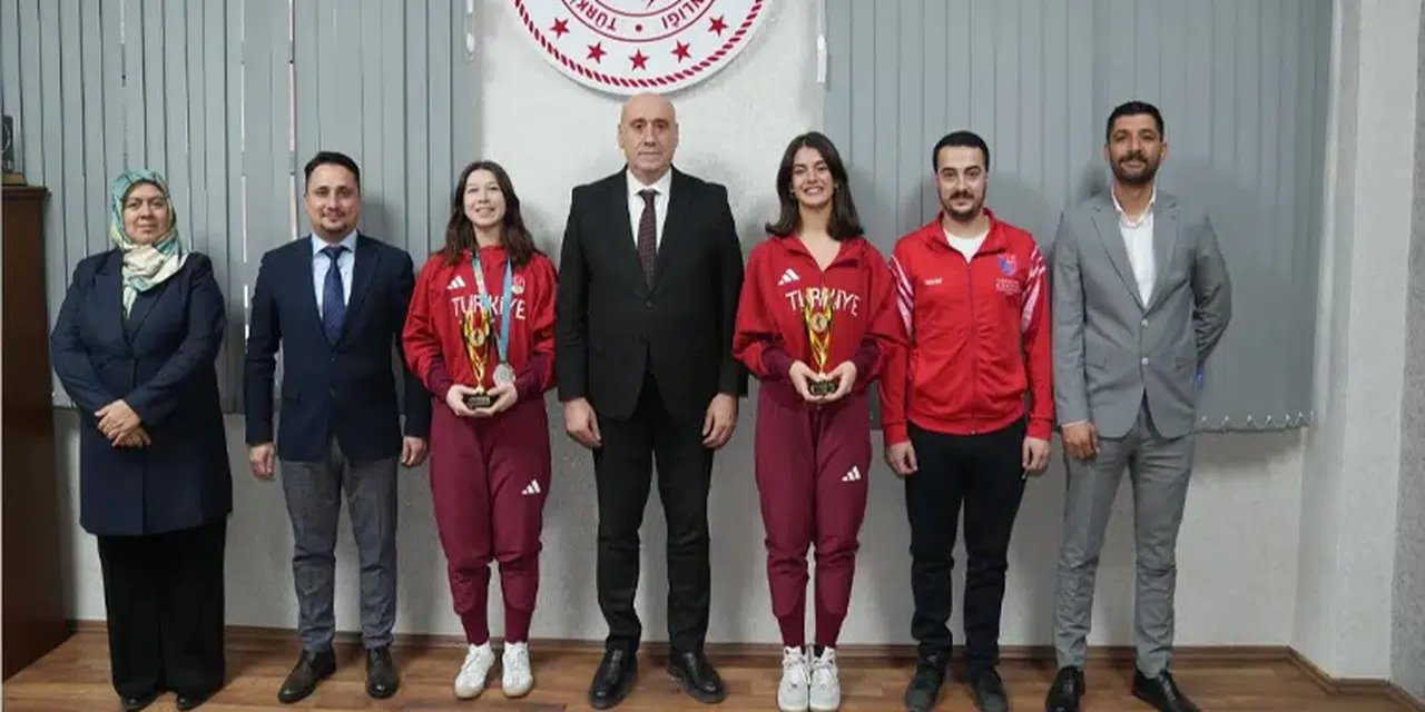 Şampiyon eskrimciler Birdal Öztürk’ü ziyaret etti