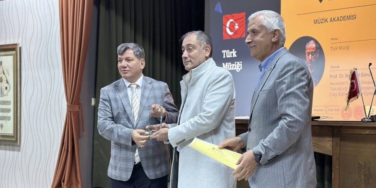 'Konya Öğretmen Akademileri' sürüyor