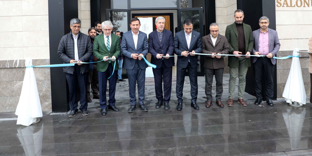 Mesnevi'den İnciler hat sergisi açıldı