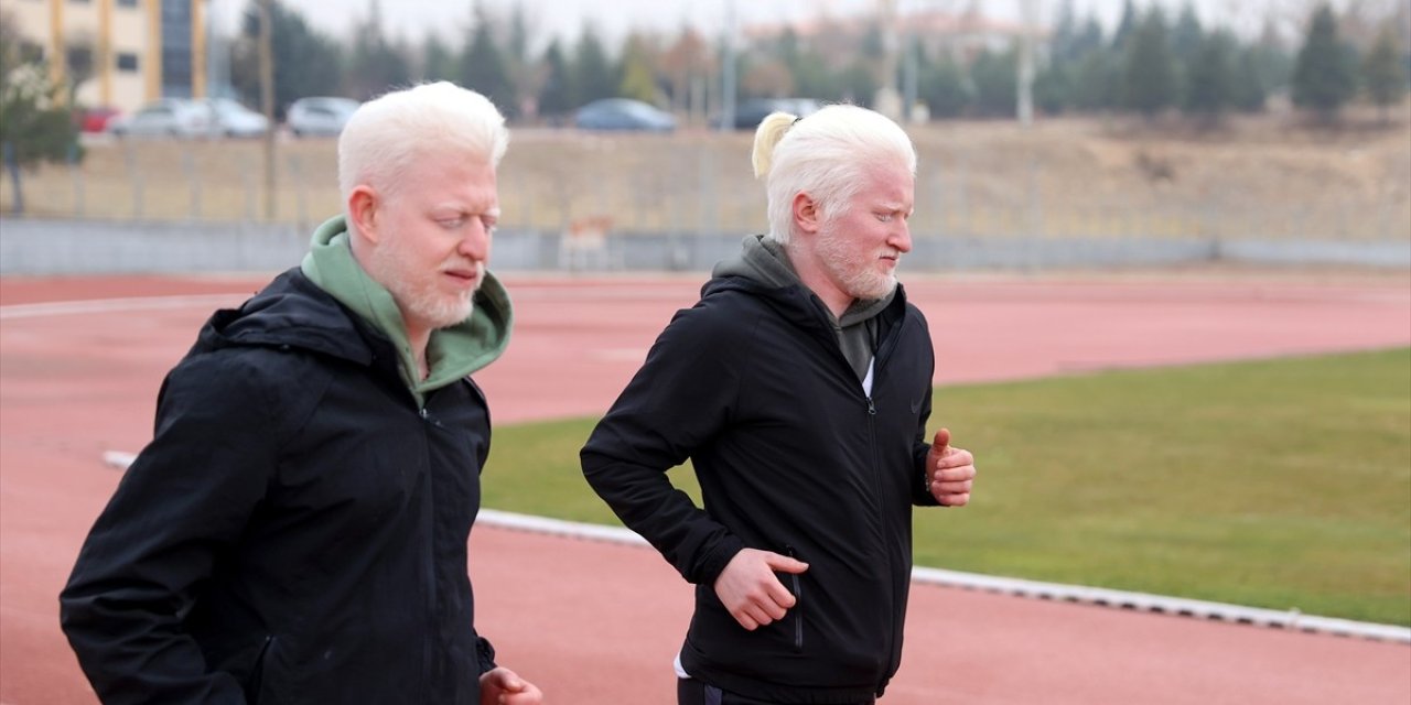 Albinizmli antrenörlük öğrencilerinden dayanışma