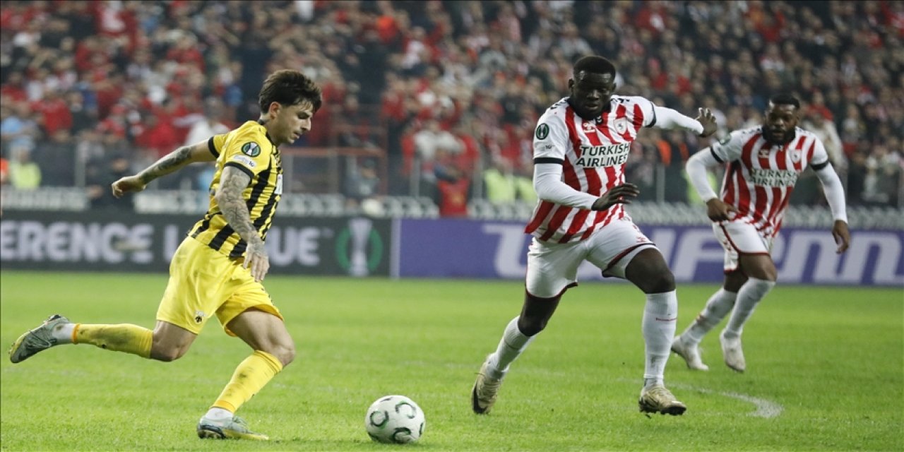 Samsunspor sahasında AEK'ya 2-1 mağlup oldu