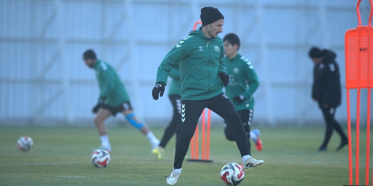 Konyaspor çift antrenman yaptı