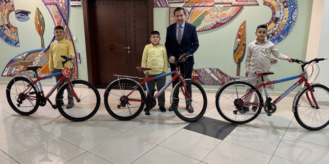 Kılca'dan sosyal medyada ilgi çeken öğrenciye hediye