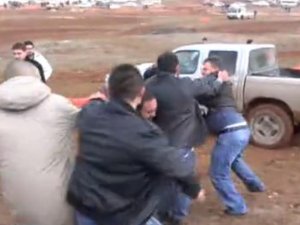 Off-Road yarışlarında çamur kavgası