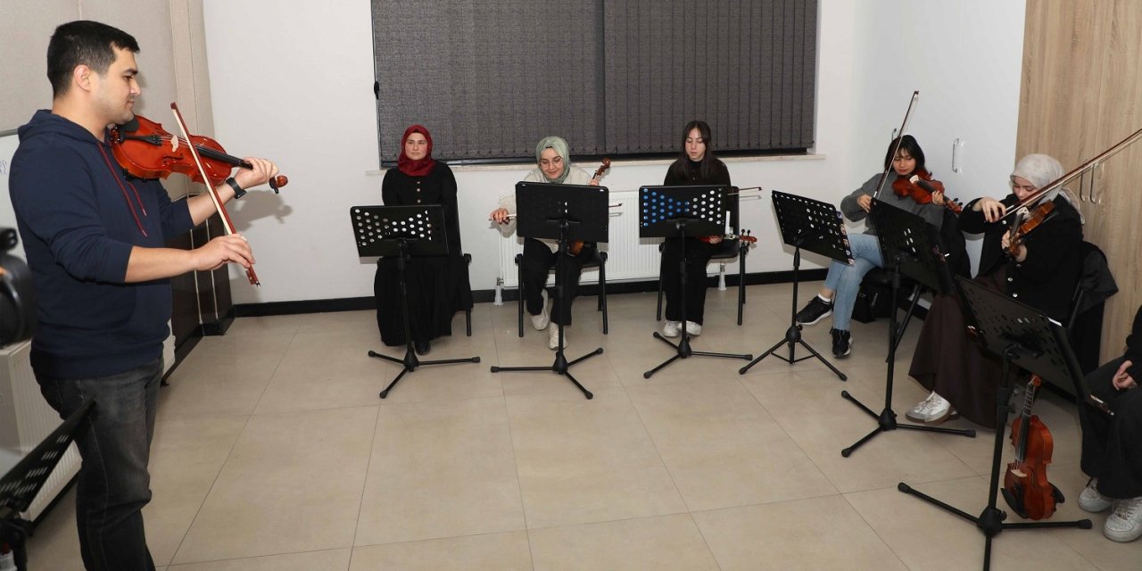 Karatay'daki merkezde eğitimler sürüyor