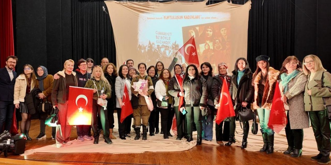 'Kurtuluşun Kadınları' büyük alkış aldı