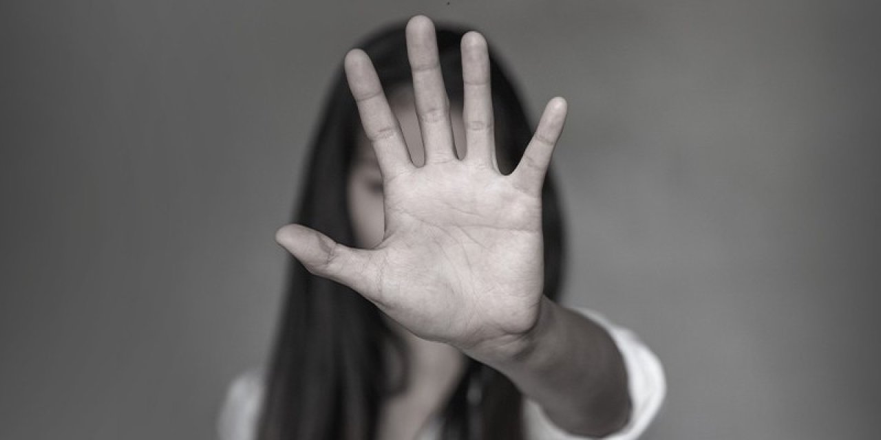 Birlikte yaşadığı hamile kadını darbetti