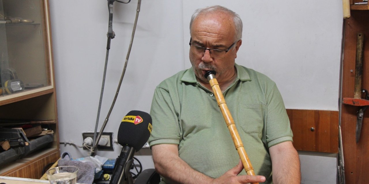 Nefes vererek huzur buluyor