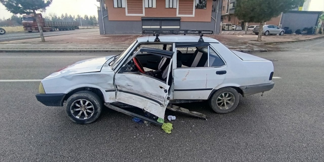 Konya'daki trafik kazasında 2 kişi yaralandı