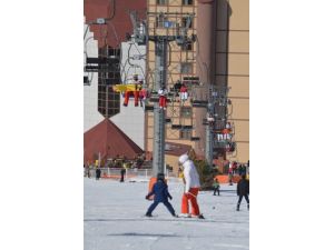 Palandöken'de Suni Karda Kayak Yapılıyor