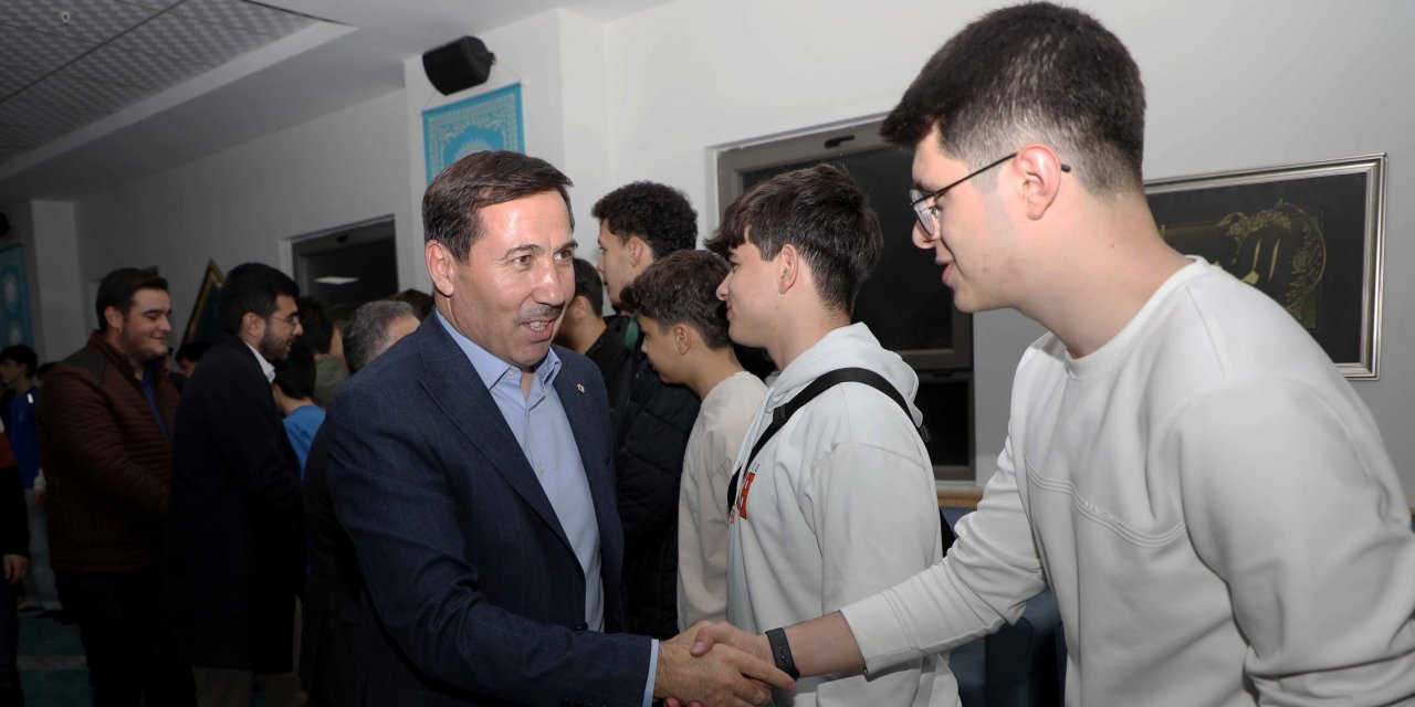 Kılca, yurtta kalan öğrencilerle buluştu