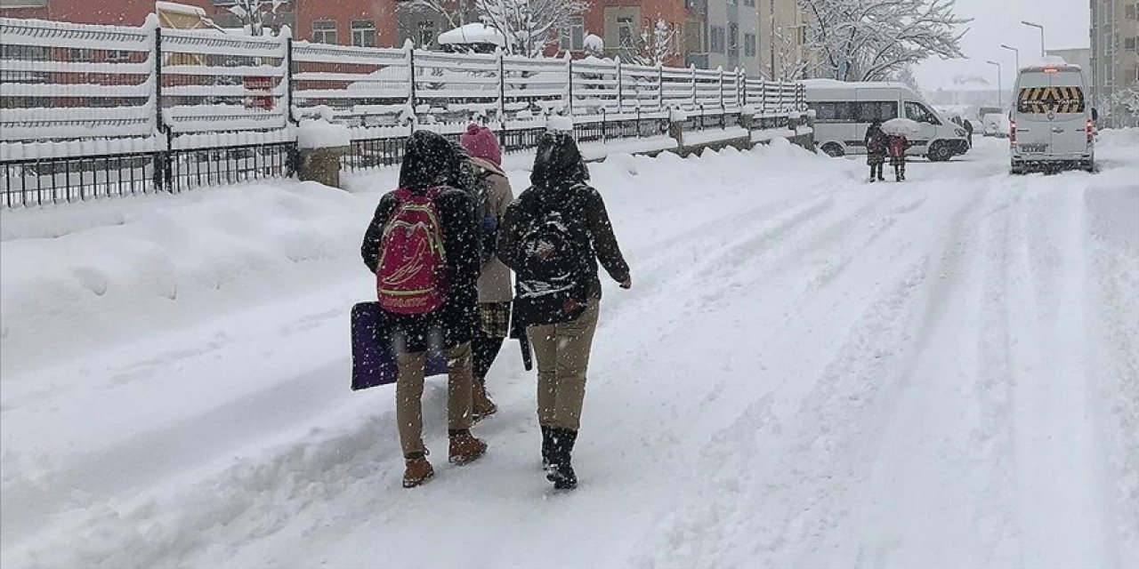 Eğitime kar engeli, okullar tatil