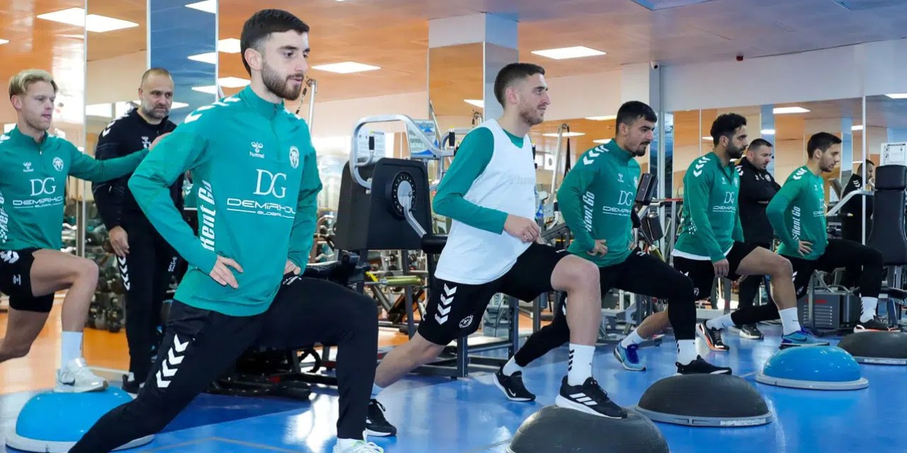 Konyaspor yolculuk öncesi kuvvet çalıştı