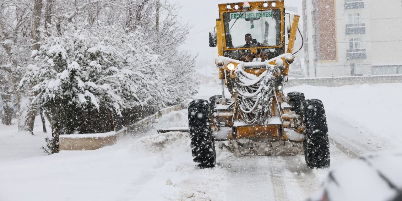 Konya'nın ilçelerinde kar temizliği sürüyor