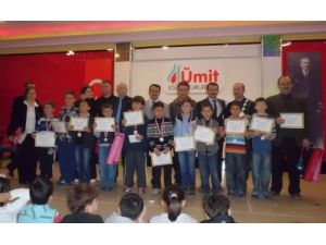 Minik Santranç Severler Ahi Kolejinde Buluştu