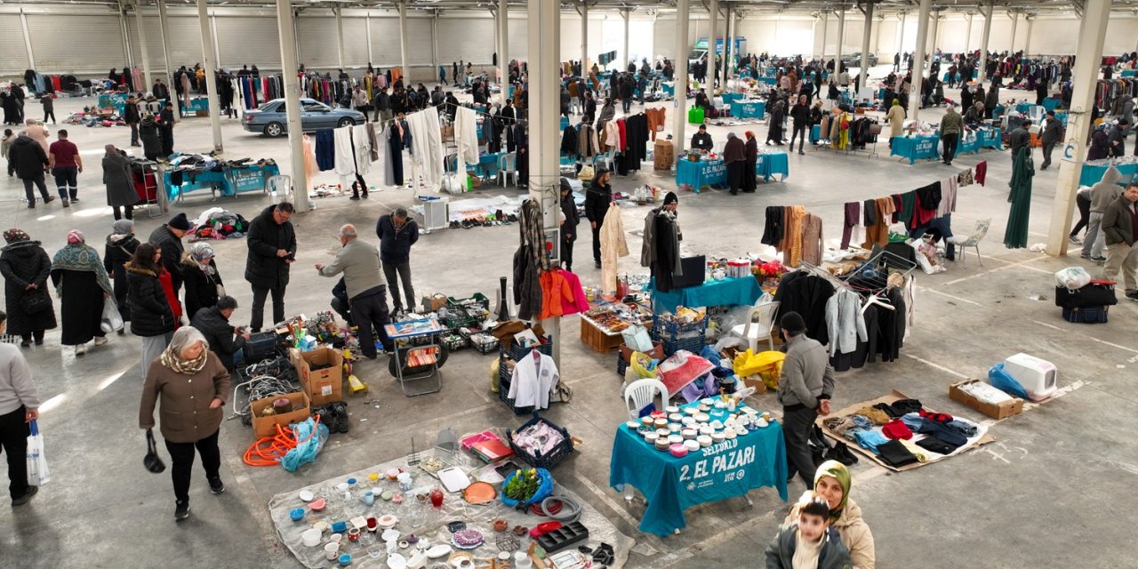 Selçuklu'da ikinci el pazarı büyük ilgi görüyor