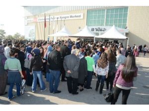 Adanalılar Kitap Fuarına Akın Etti