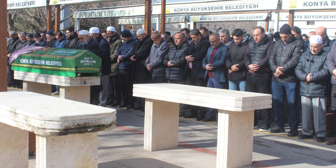 Ayşe Aydoğmuş dualarla toprağa verildi